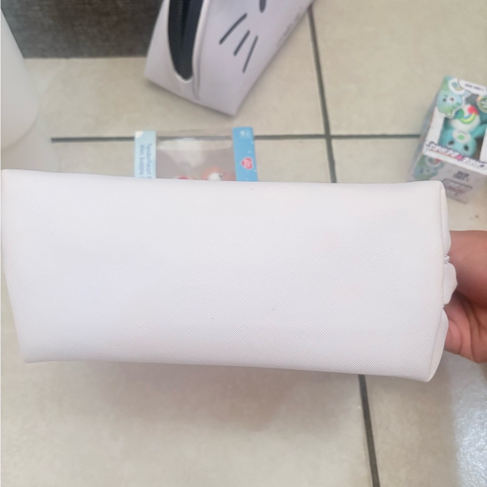 hello kitty makeup bag - Picture 3 of 6